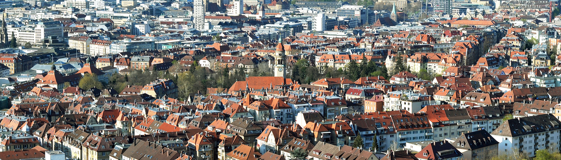Blick über die Dächer einer Stadt